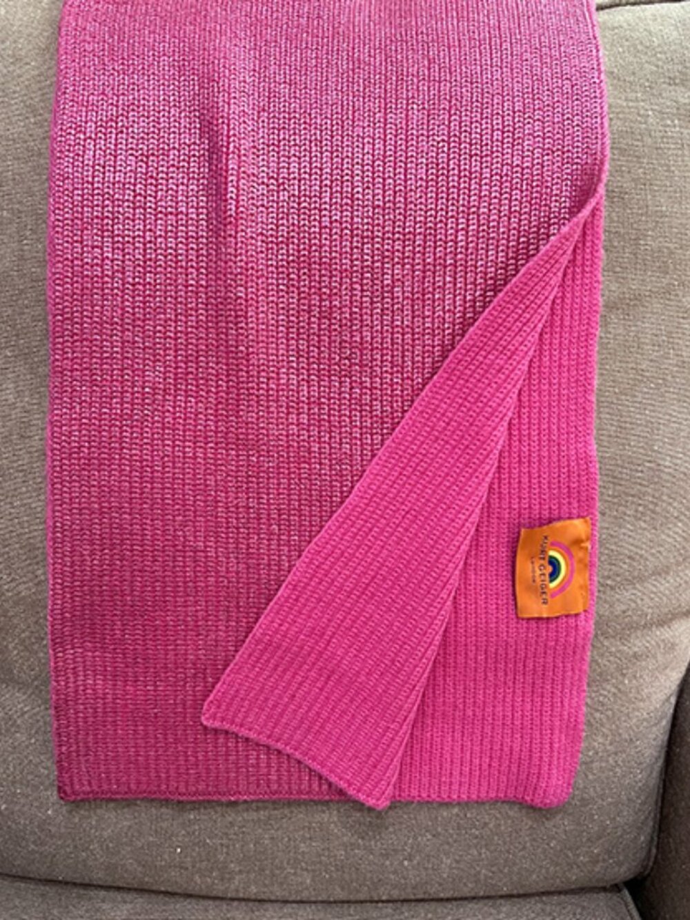 Kurt Geiger London " Be Kind " Pink Ribbed Knit Scarf